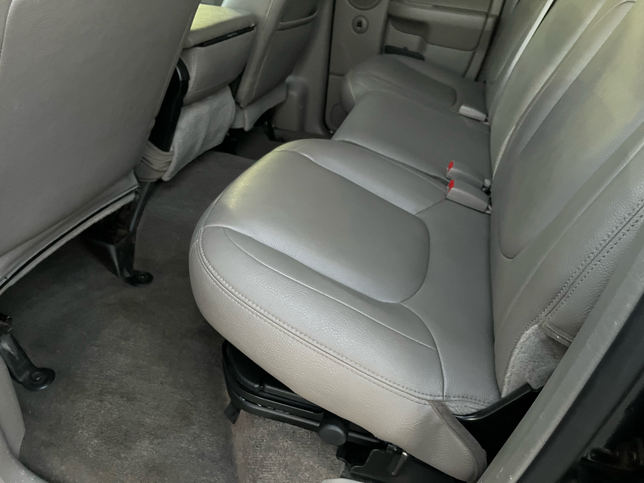 Dodge Ram 1500 4dr Quad Cab 140.5" WB SLT 2005