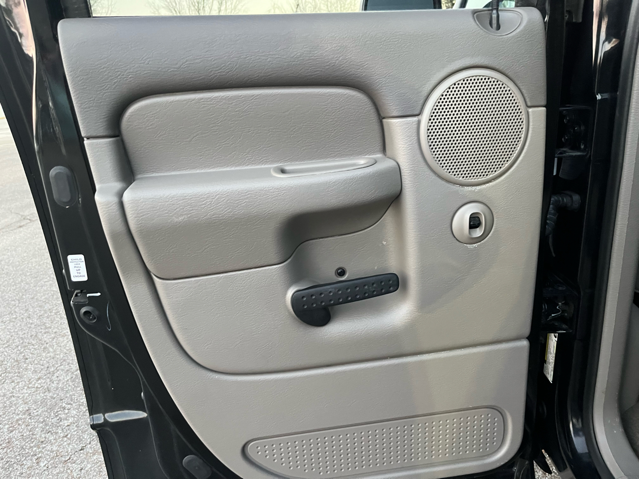 Dodge Ram 1500 4dr Quad Cab 140.5" WB SLT 2005