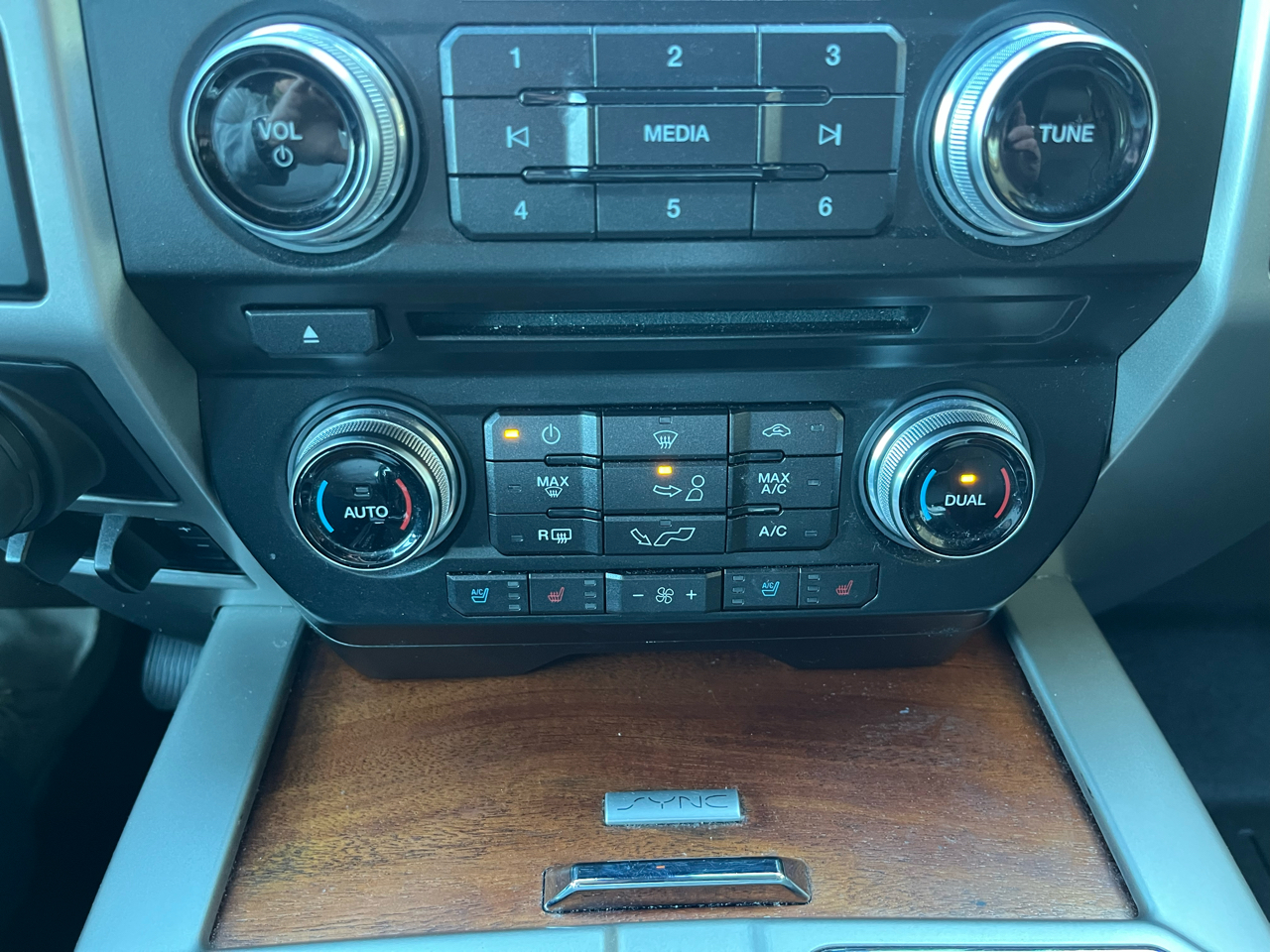 Ford F-150 SuperCrew 150" King Ranch 4WD 2017