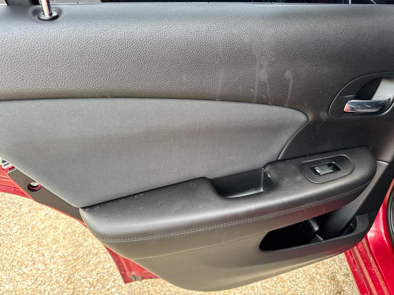 Chrysler 200 4dr Sdn Touring 2012