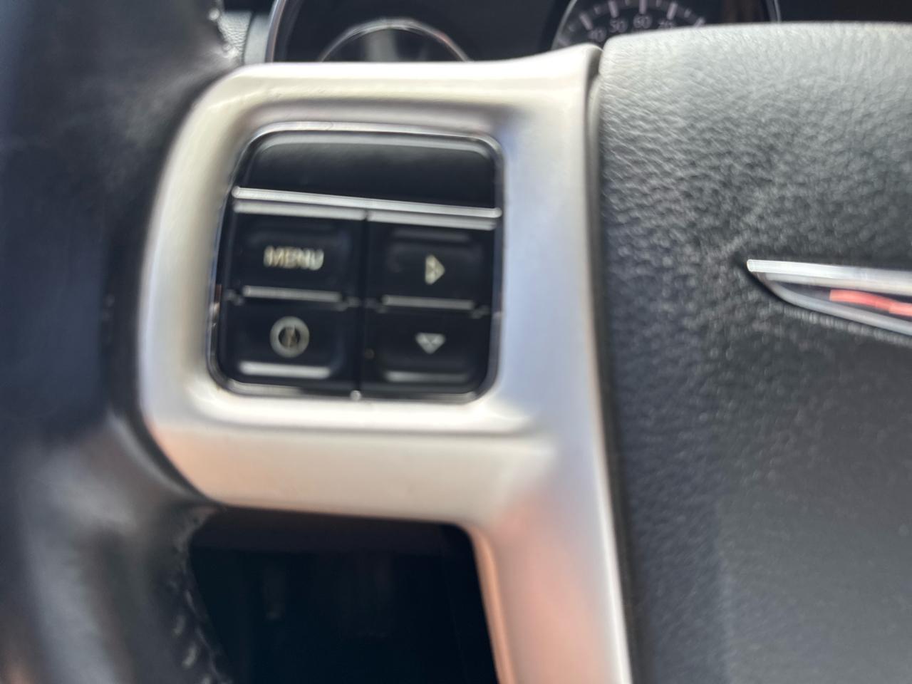 Chrysler 200 4dr Sdn Touring 2012