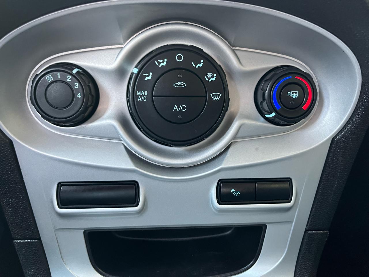 Ford Fiesta 5dr HB SE 2016