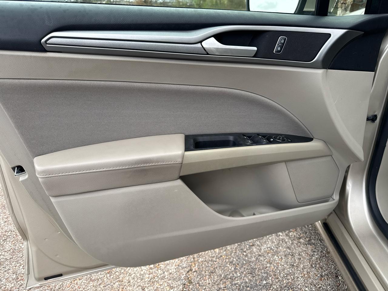 Ford Fusion SE FWD 2019