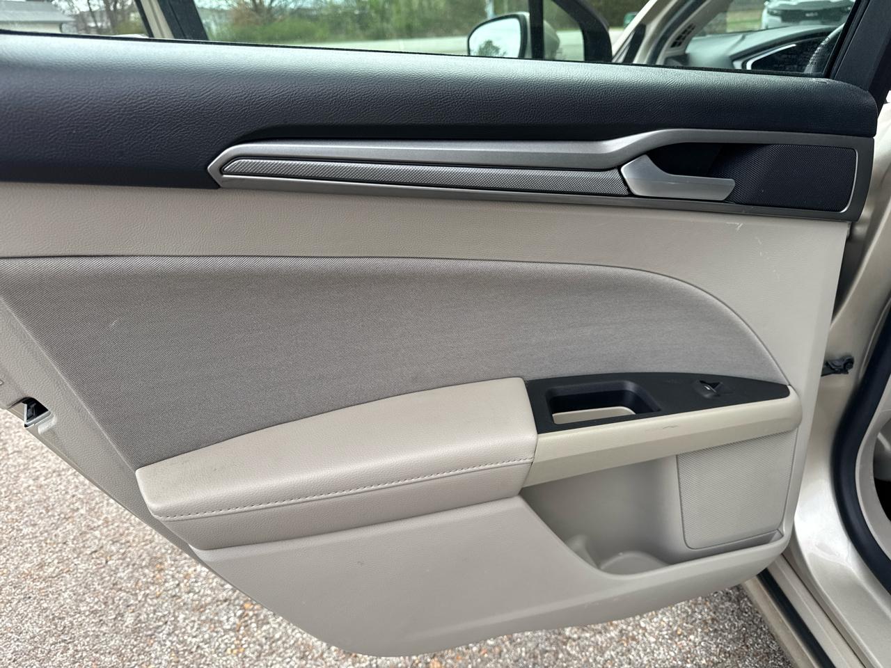 Ford Fusion SE FWD 2019