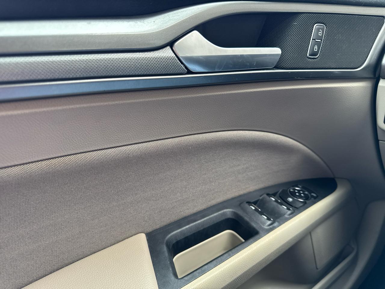 Ford Fusion SE FWD 2019