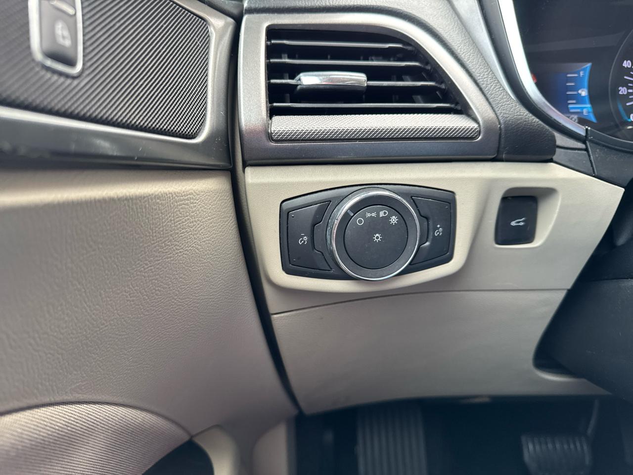 Ford Fusion SE FWD 2019