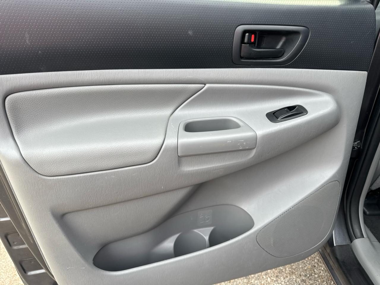 Toyota Tacoma 2WD Double Cab V6 AT PreRunner (Natl) 2012