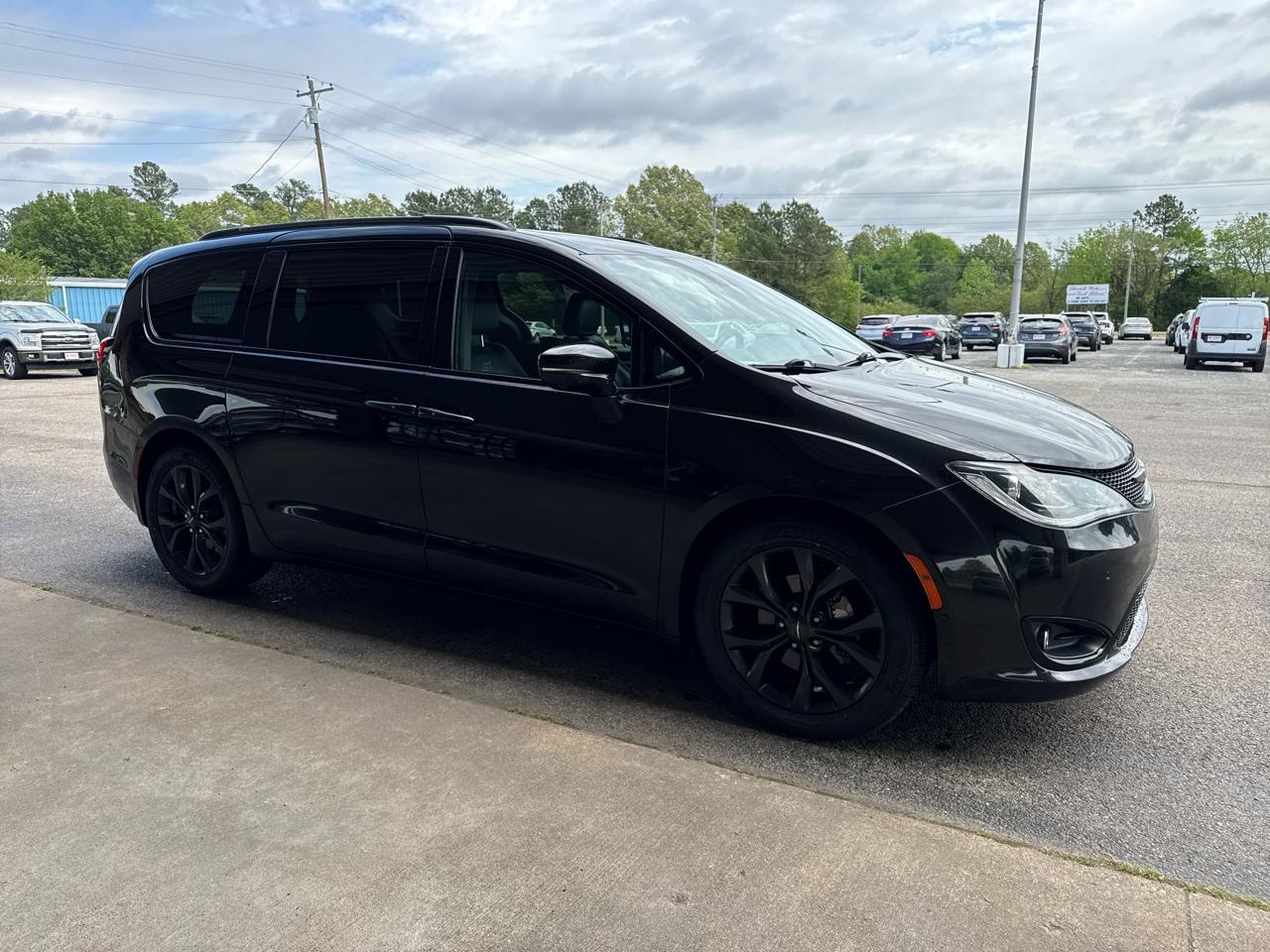 Chrysler Pacifica Limited FWD 2019