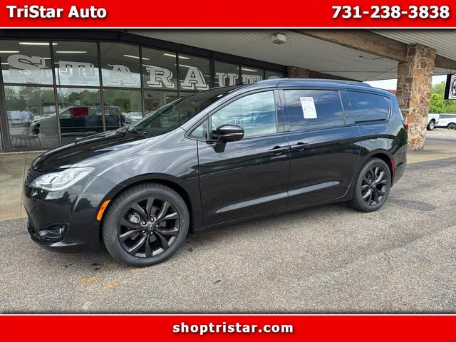 Brilliant Black 2019 Chrysler Pacifica Limited FWD Minivan Front-Wheel Drive Automatic