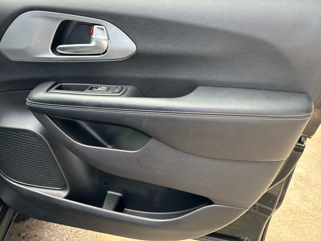 Chrysler Pacifica Limited FWD 2019