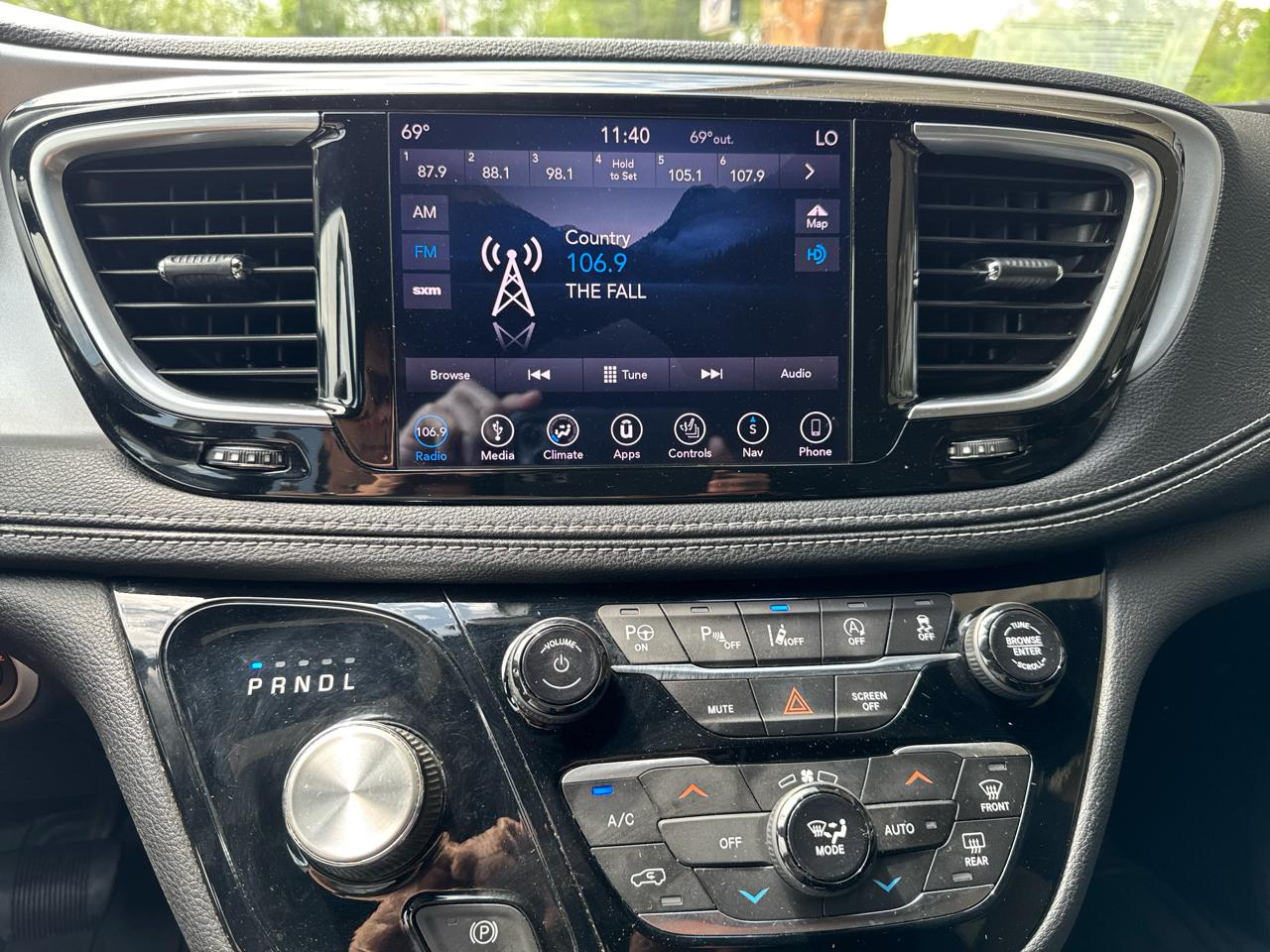 Chrysler Pacifica Limited FWD 2019