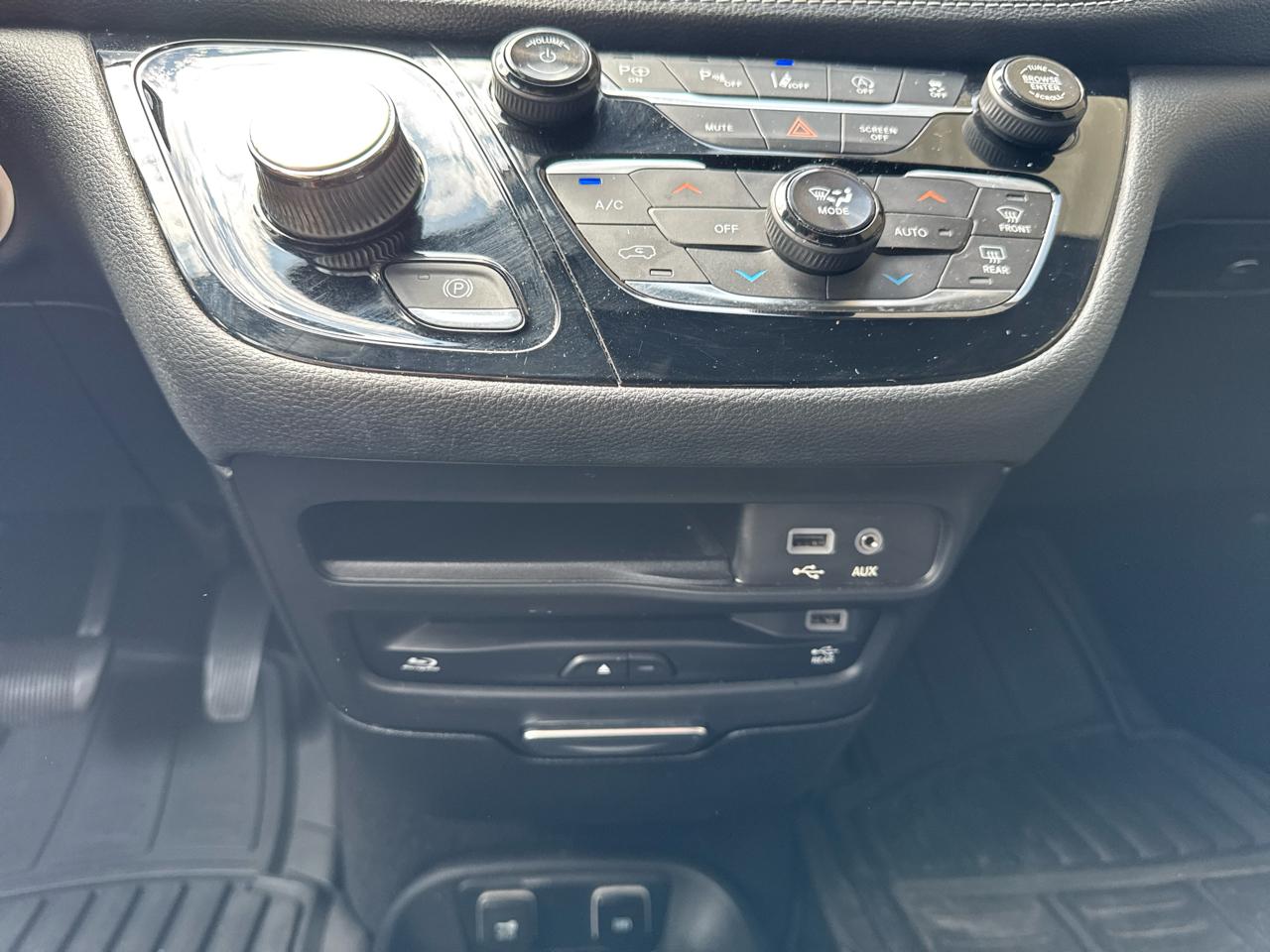 Chrysler Pacifica Limited FWD 2019