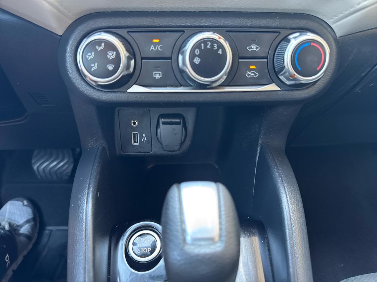 Nissan Versa SV CVT 2021