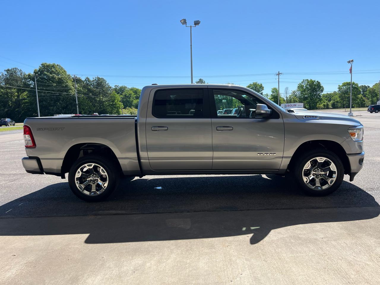 RAM 1500 Big Horn 4x4 Crew Cab 5'7" Box 2022