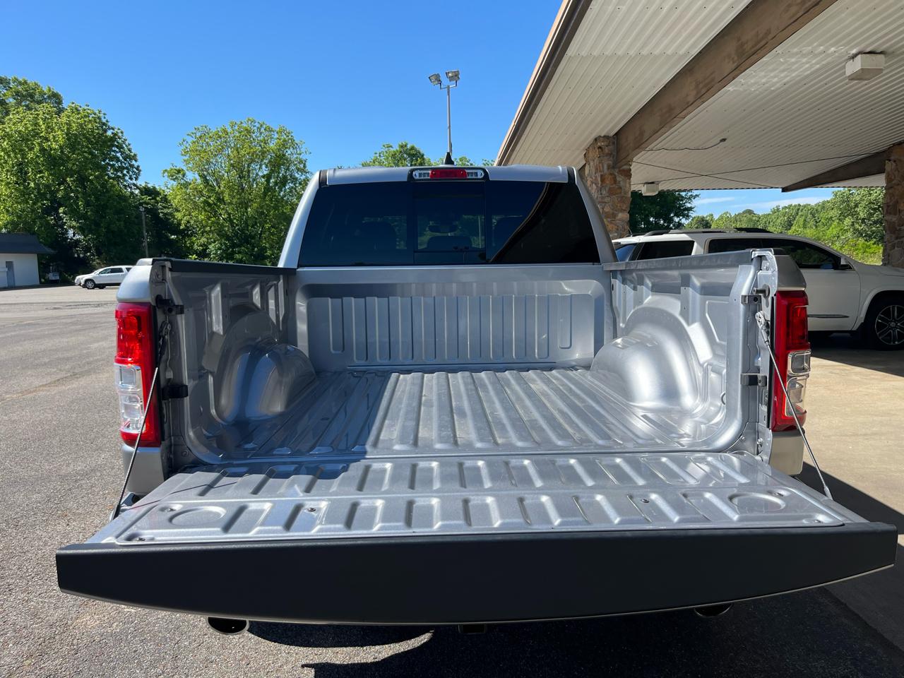 RAM 1500 Big Horn 4x4 Crew Cab 5'7" Box 2022