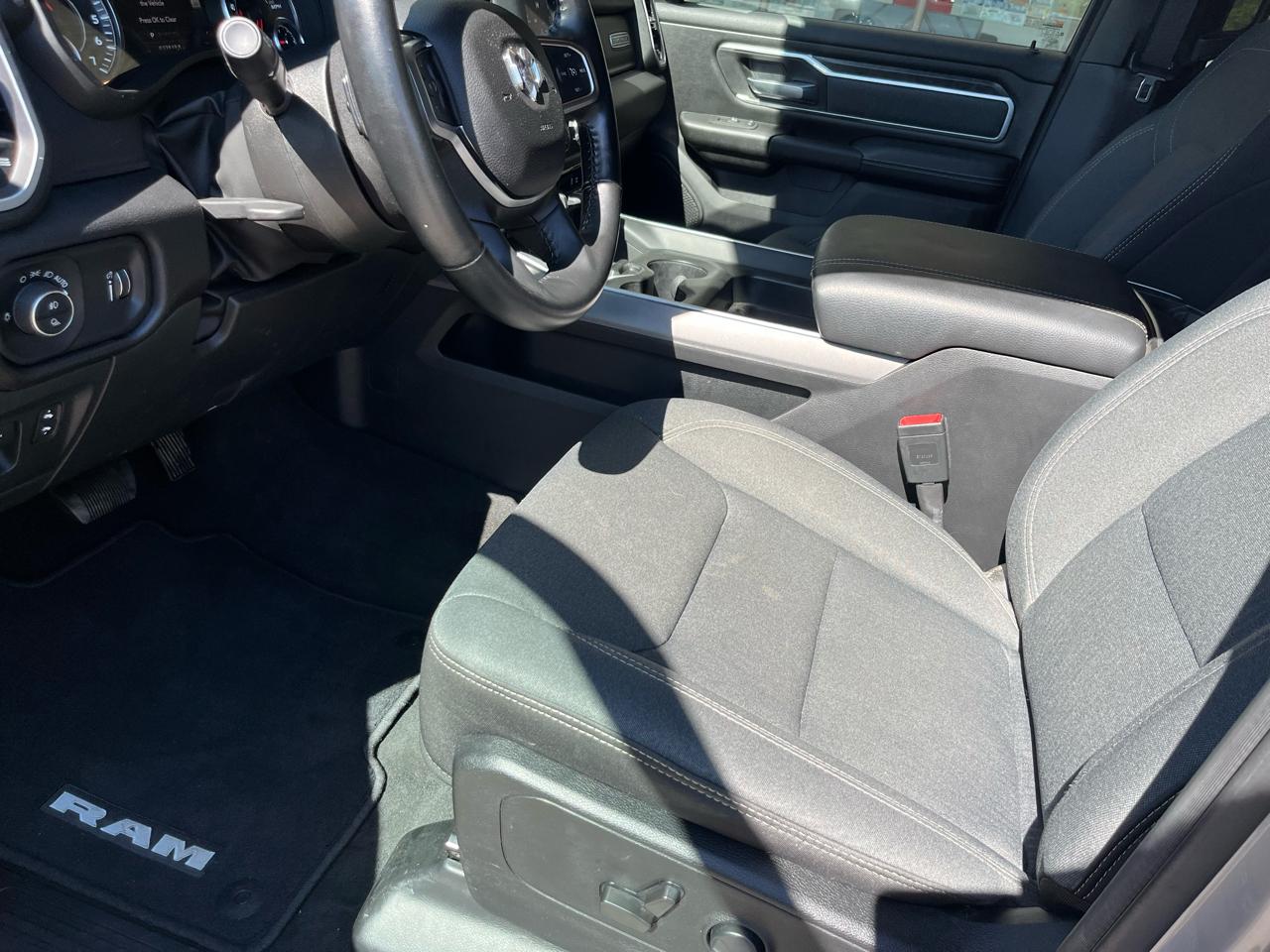 RAM 1500 Big Horn 4x4 Crew Cab 5'7" Box 2022