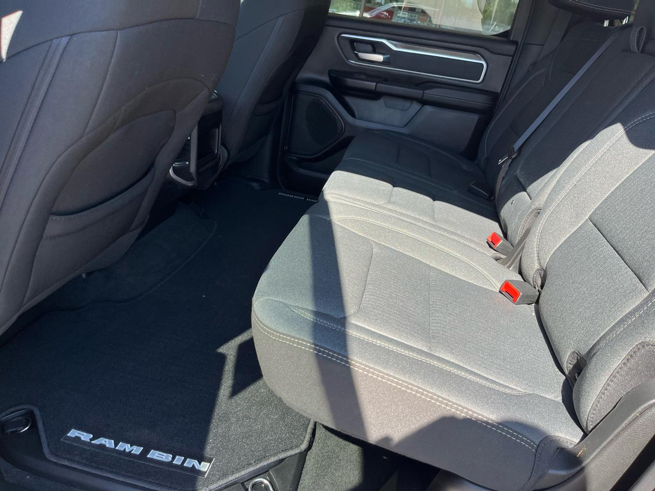 RAM 1500 Big Horn 4x4 Crew Cab 5'7" Box 2022