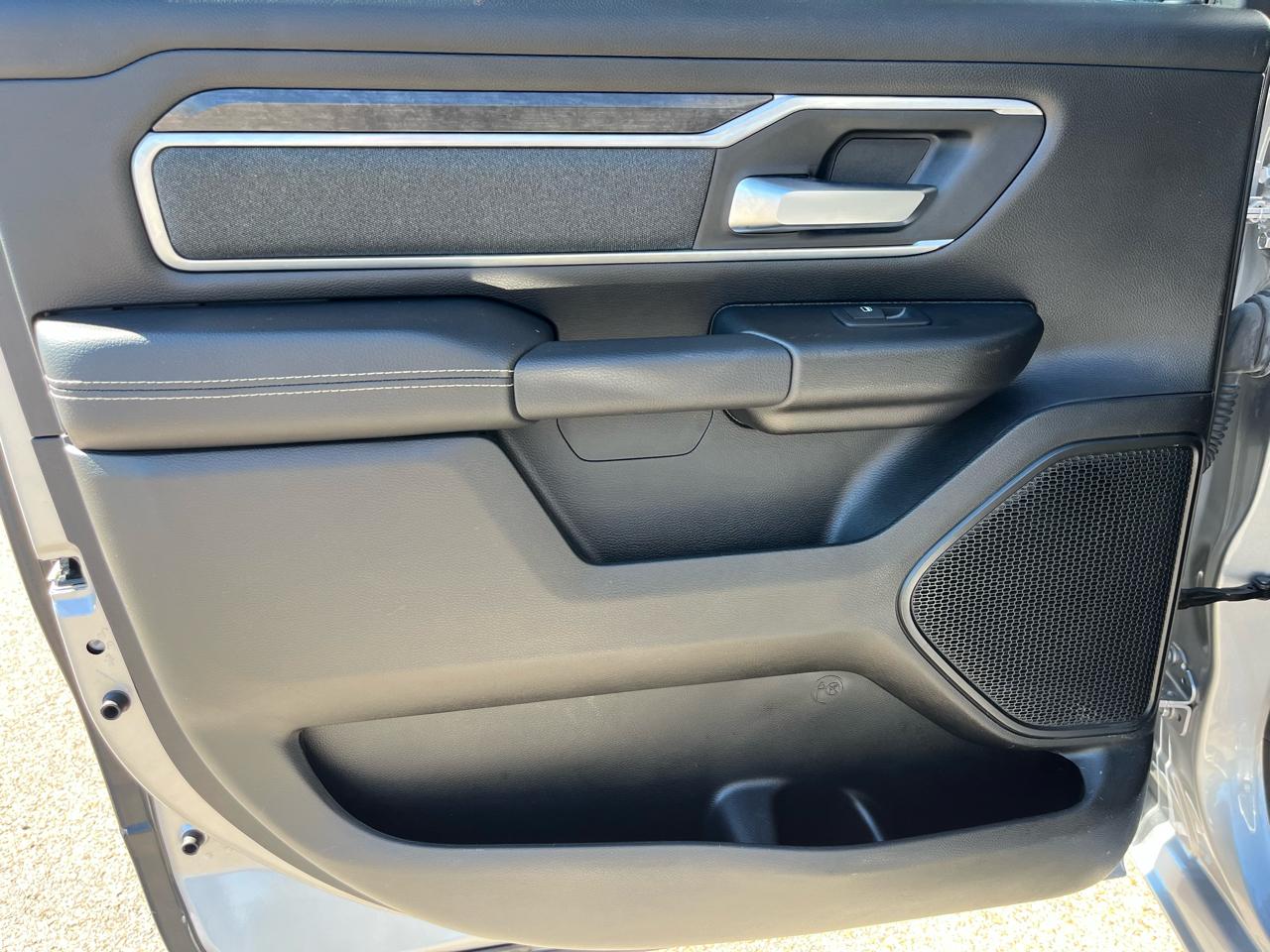 RAM 1500 Big Horn 4x4 Crew Cab 5'7" Box 2022