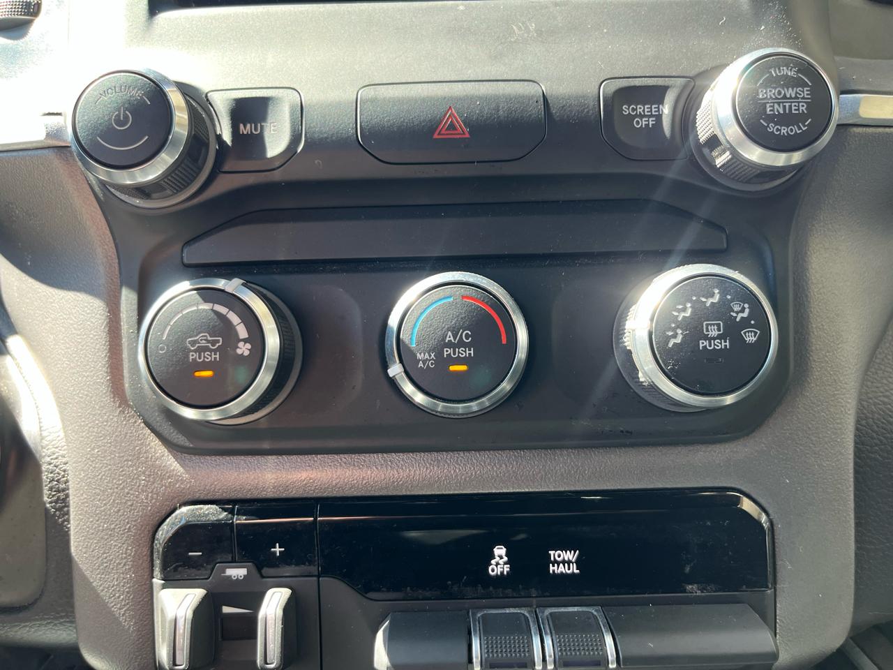 RAM 1500 Big Horn 4x4 Crew Cab 5'7" Box 2022