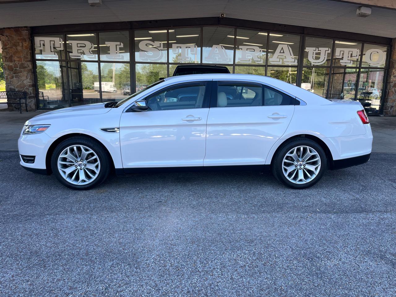 Ford Taurus Limited FWD 2018