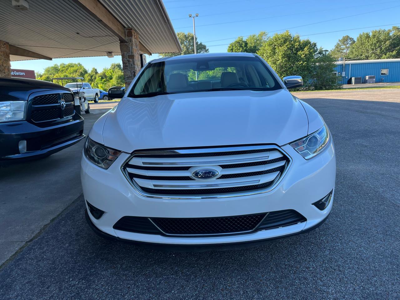 Ford Taurus Limited FWD 2018