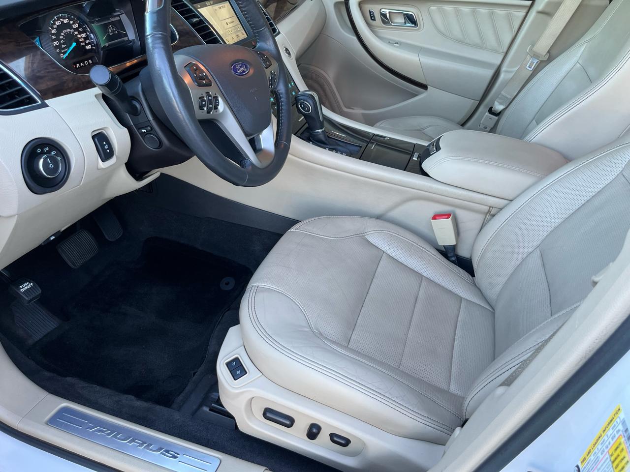 Ford Taurus Limited FWD 2018