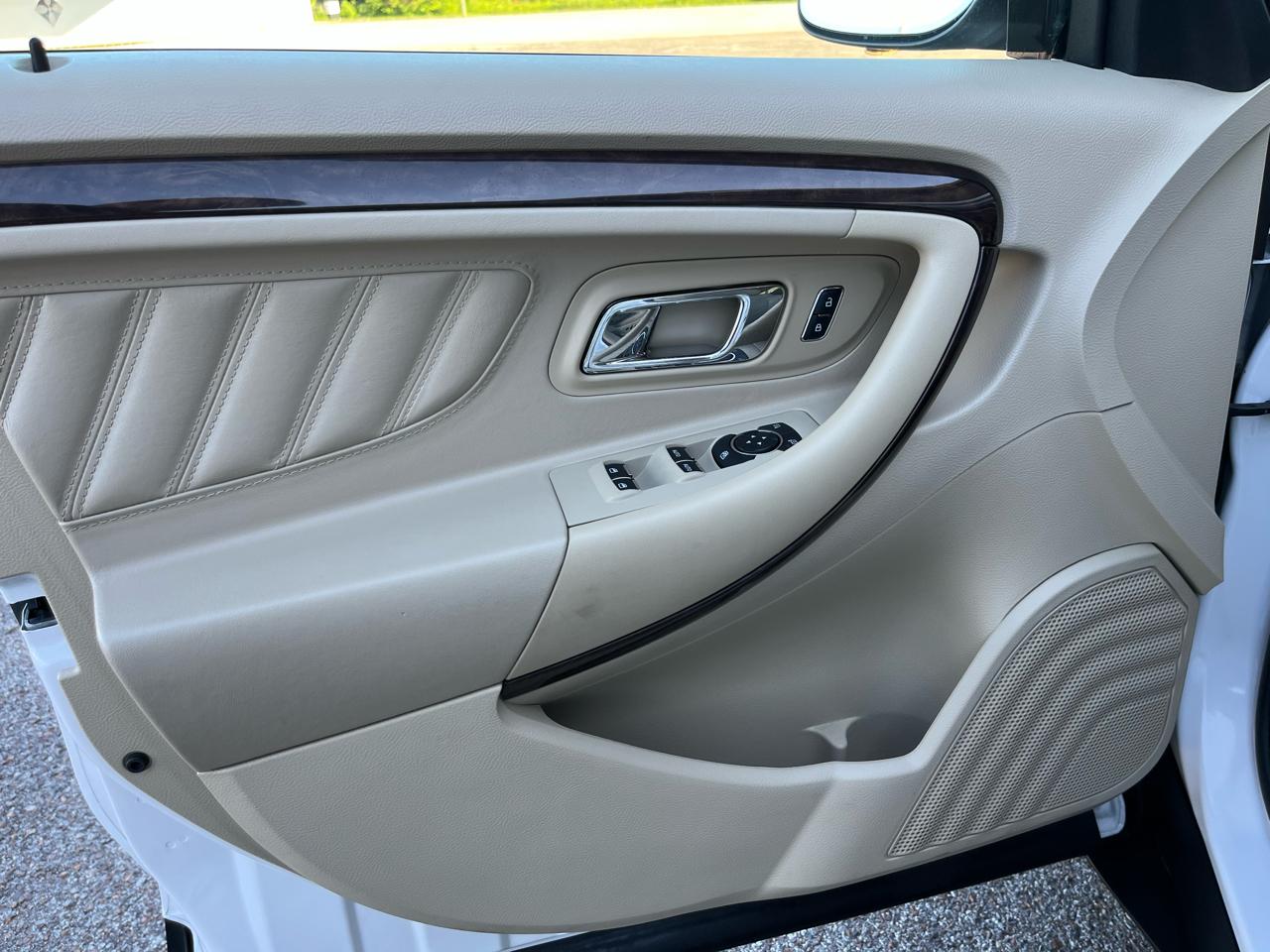 Ford Taurus Limited FWD 2018