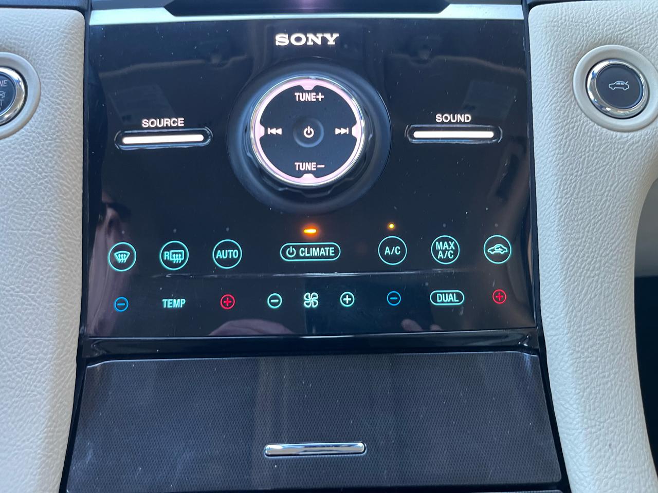 Ford Taurus Limited FWD 2018