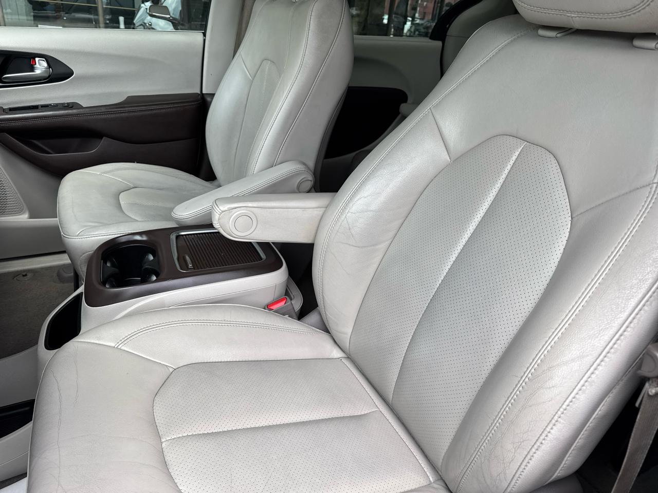 Chrysler Pacifica Touring L FWD 2021
