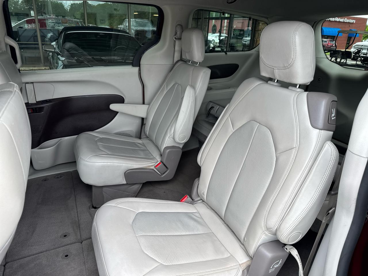 Chrysler Pacifica Touring L FWD 2021