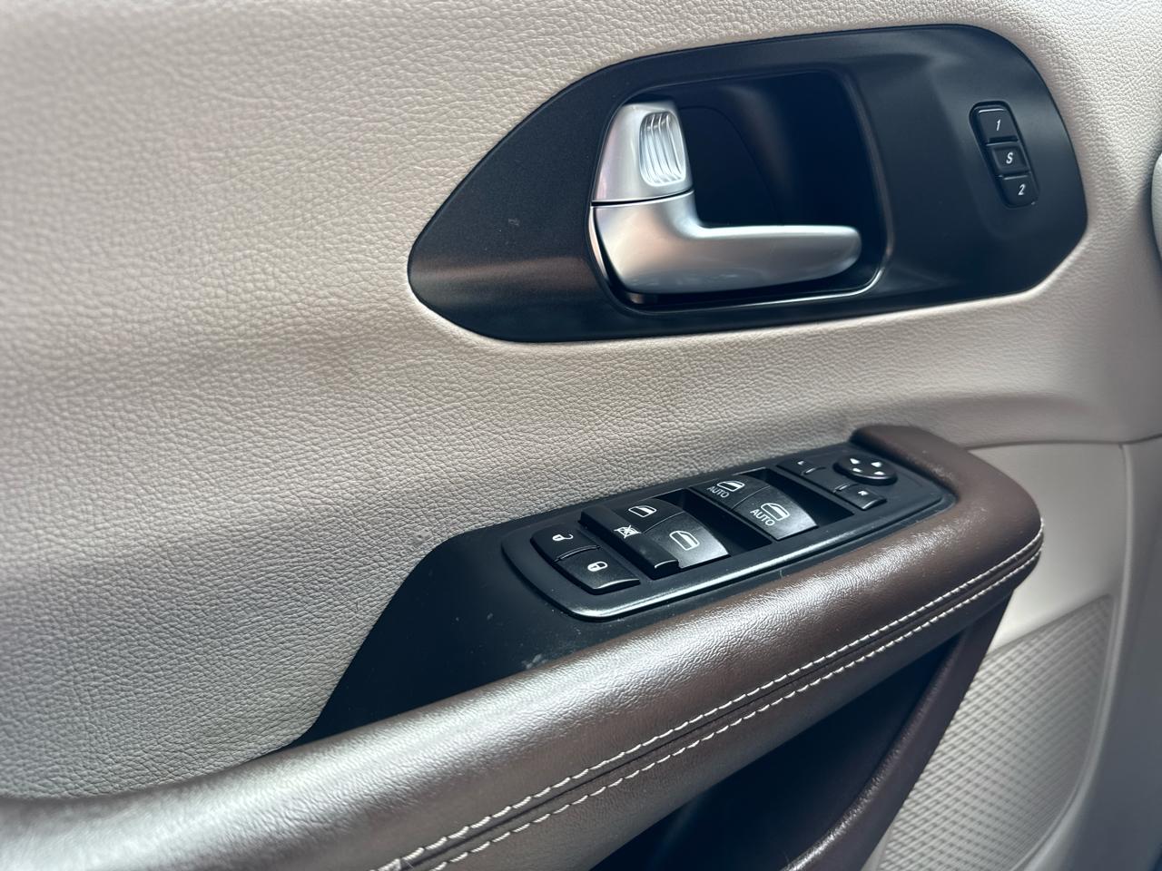 Chrysler Pacifica Touring L FWD 2021