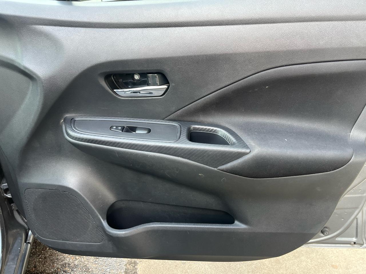 Nissan Versa SV CVT 2021