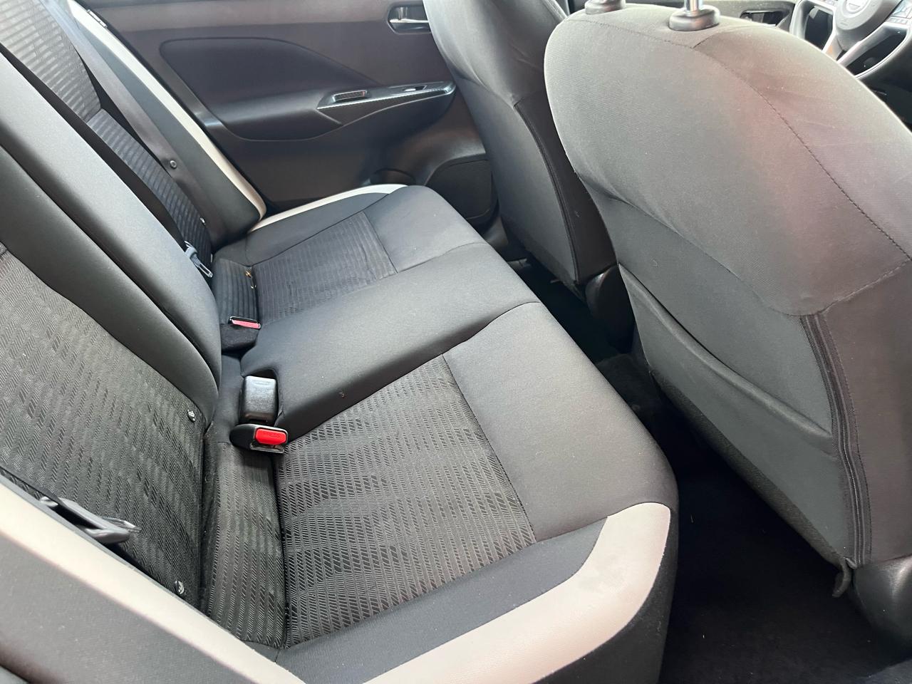 Nissan Versa SV CVT 2021