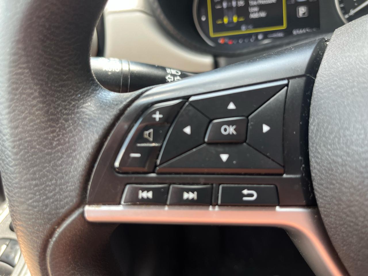 Nissan Versa SV CVT 2021