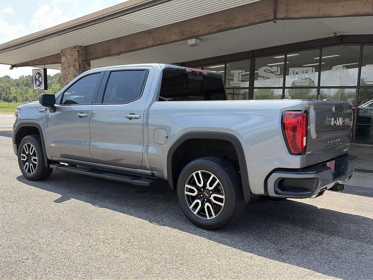 GMC Sierra 1500 AT4 Crew Cab 4WD 2020