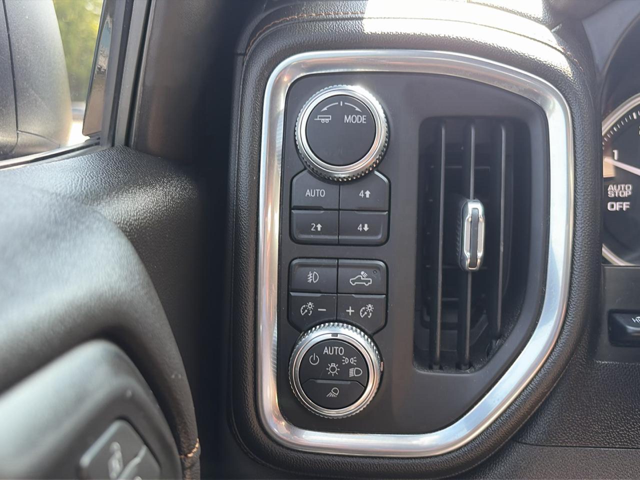 GMC Sierra 1500 AT4 Crew Cab 4WD 2020