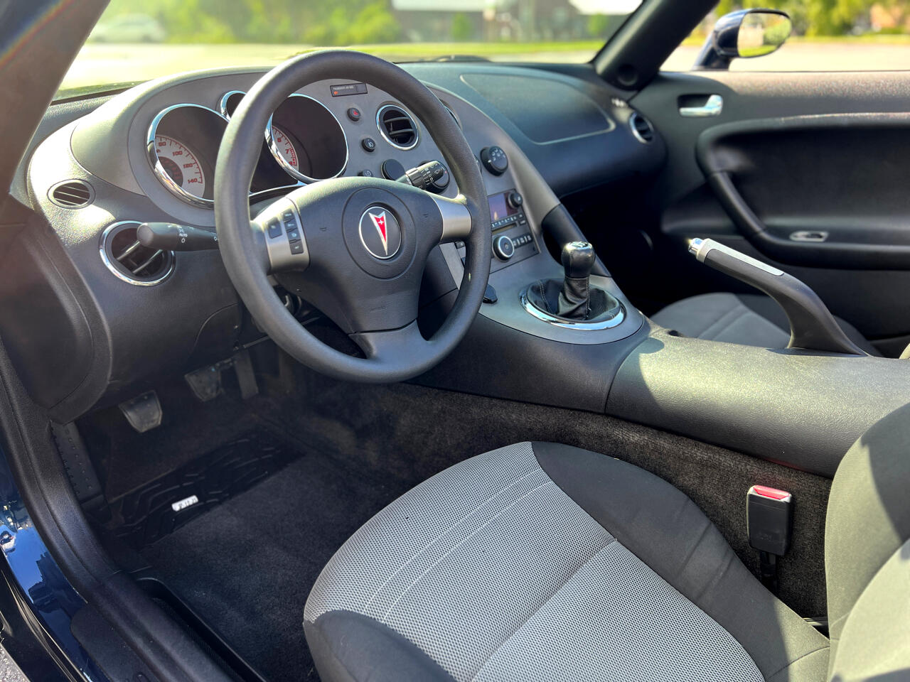 2006 Pontiac Solstice Convertible photo 28