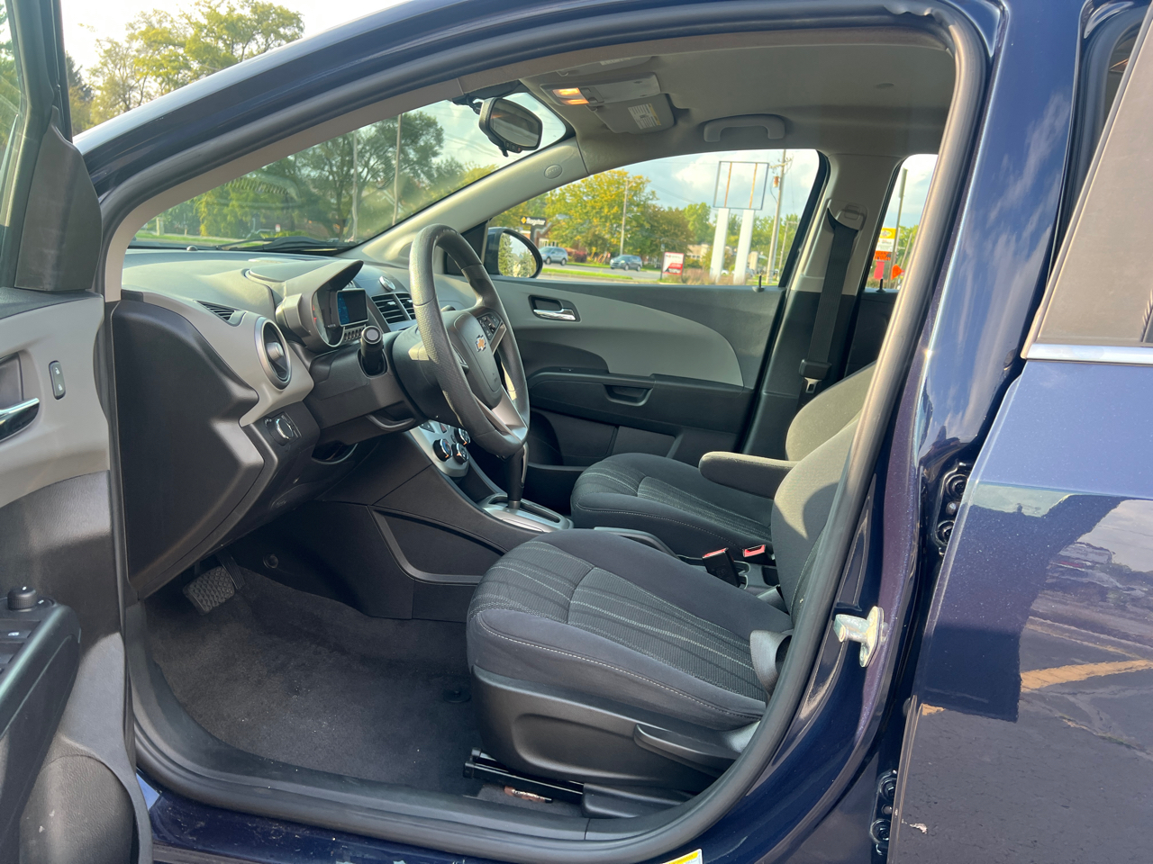 2015 Chevrolet Sonic LT photo 13