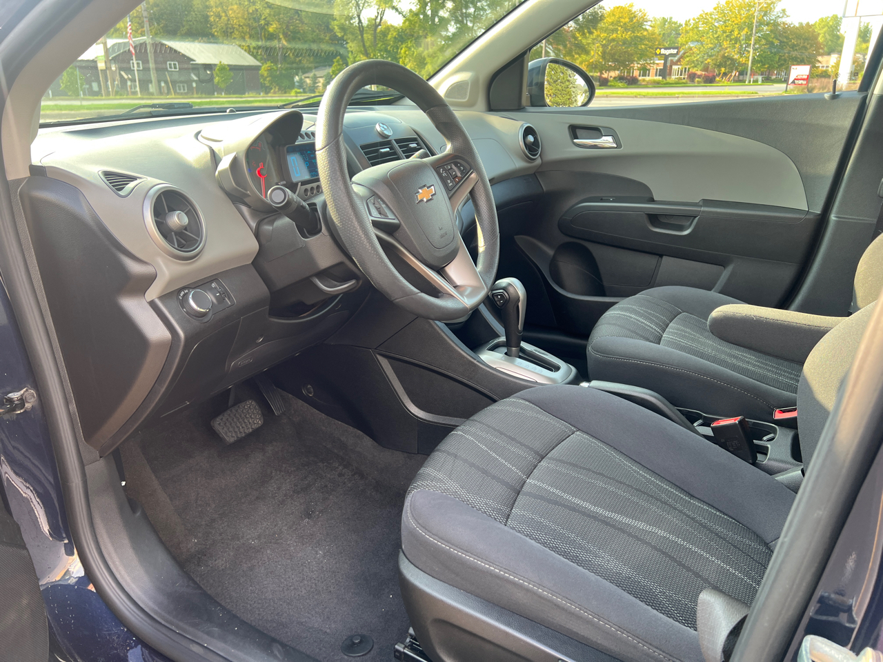 2015 Chevrolet Sonic LT photo 14