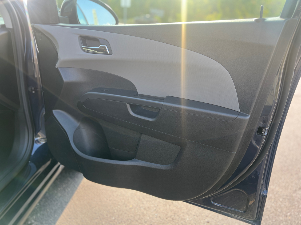 2015 Chevrolet Sonic LT photo 32