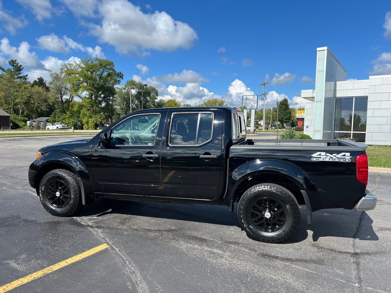 2014 Nissan Frontier Crew Cab SV photo 4