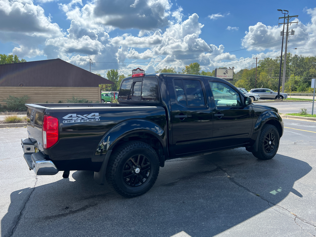 2014 Nissan Frontier Crew Cab SV photo 9