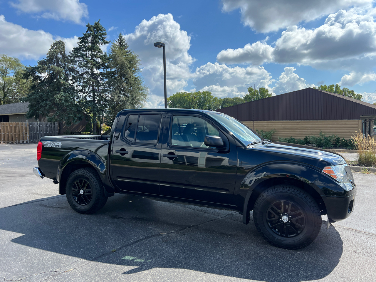 2014 Nissan Frontier Crew Cab SV photo 11