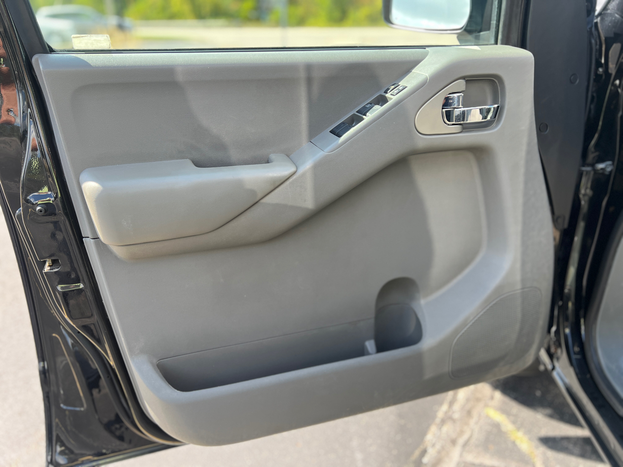 2014 Nissan Frontier Crew Cab SV photo 15