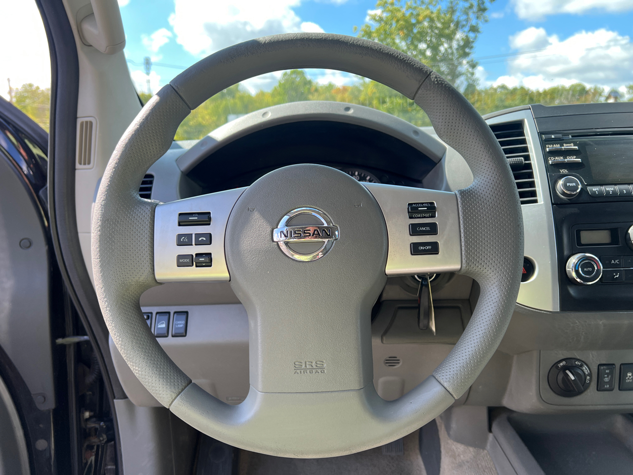 2014 Nissan Frontier Crew Cab SV photo 20