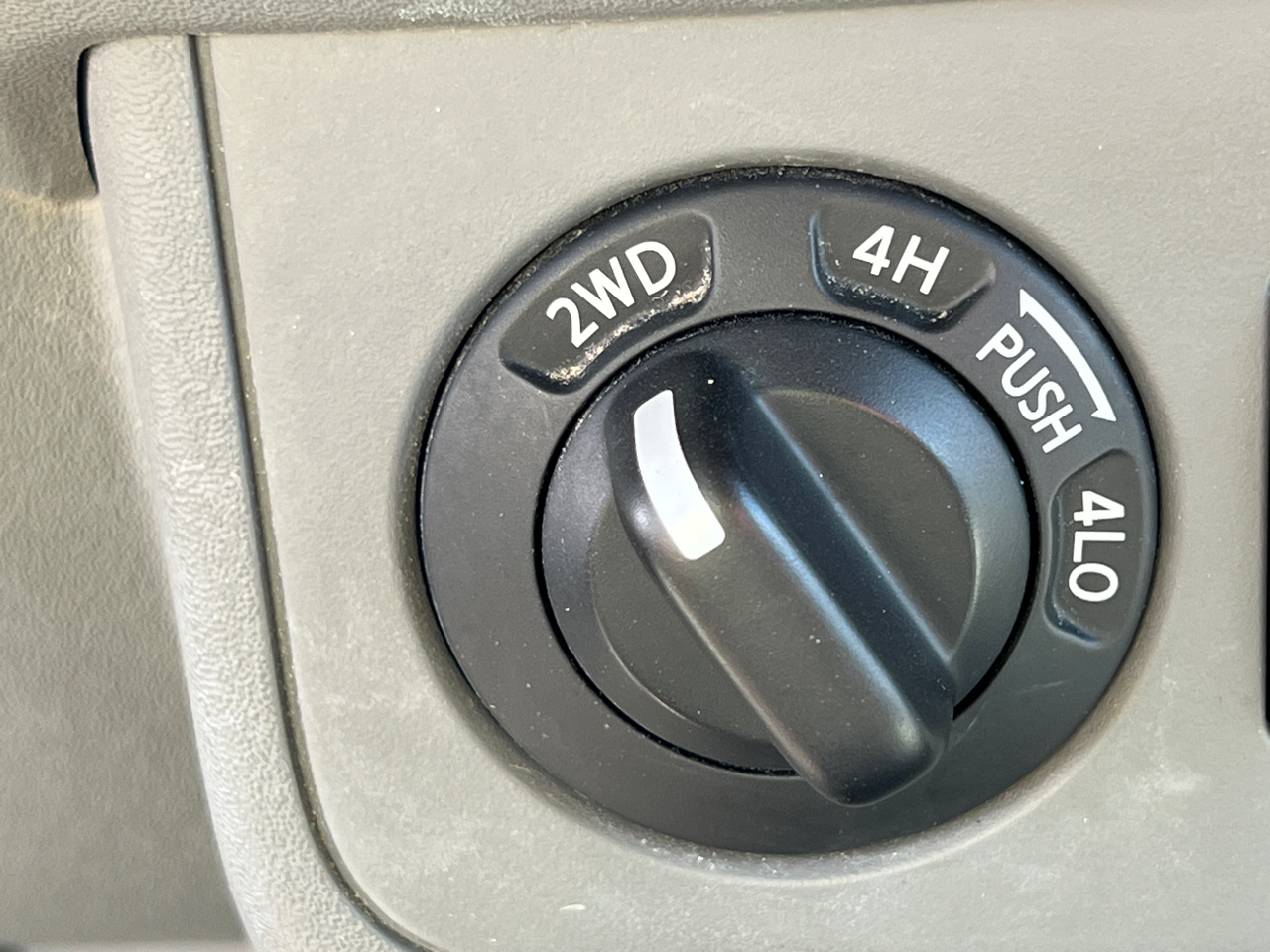 2014 Nissan Frontier Crew Cab SV photo 28