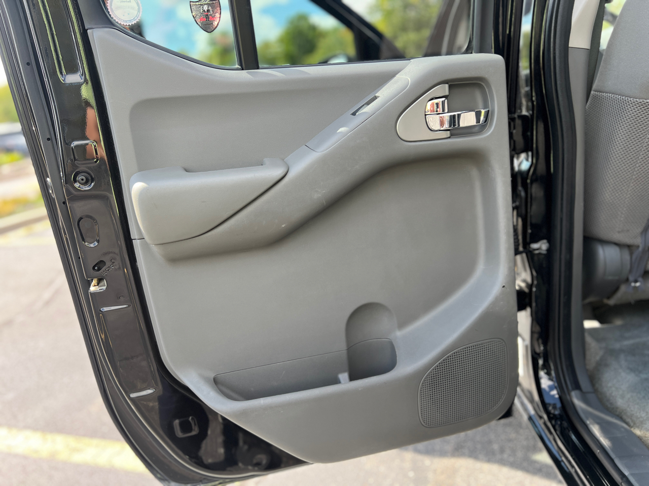 2014 Nissan Frontier Crew Cab SV photo 32