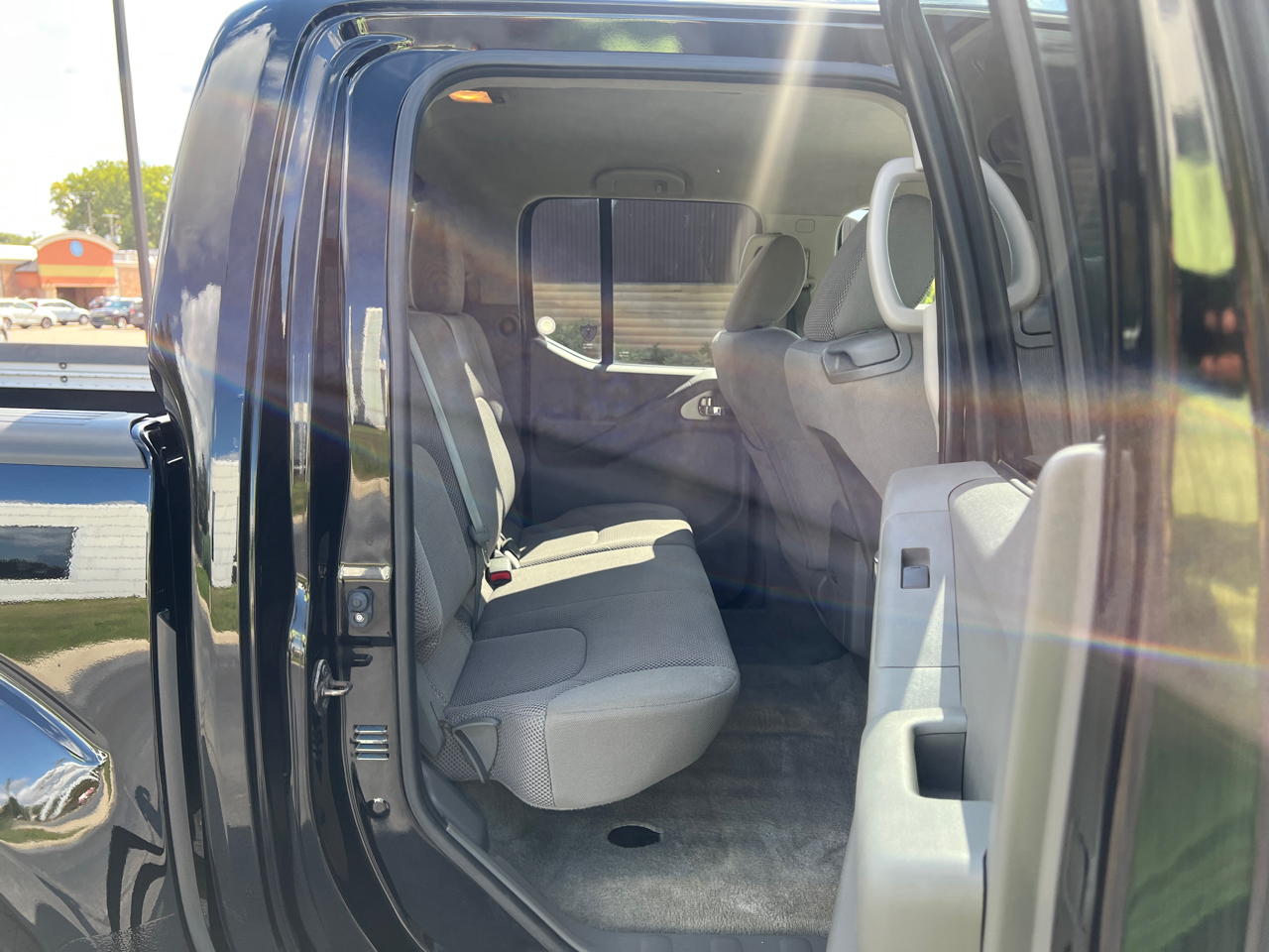 2014 Nissan Frontier Crew Cab SV photo 37
