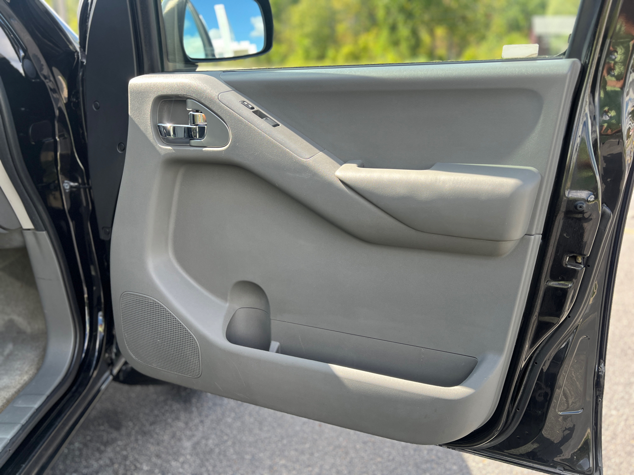 2014 Nissan Frontier Crew Cab SV photo 39
