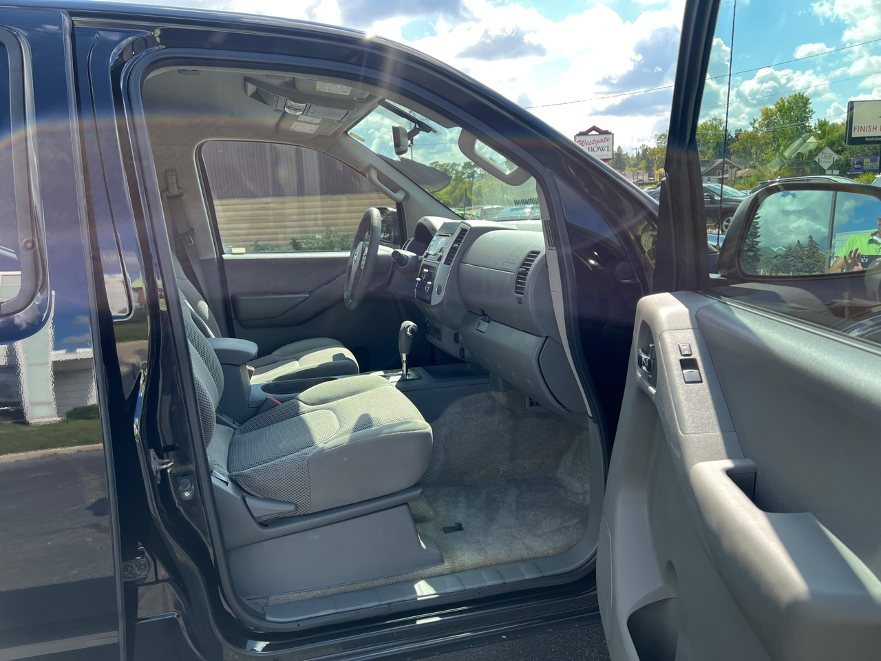 2014 Nissan Frontier Crew Cab SV photo 40